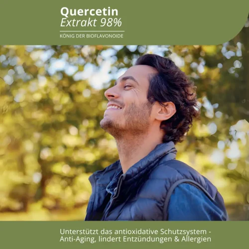 Abbildung eines Mannes in natürlicher Umgebung, der die frische Luft genießt. Das Bild vermittelt, dass Quercetin als Pflanzstoff als antioxidatives Schutzsystem funktioniert und zum Anti-Aging und Wohlbefinden beiträgt