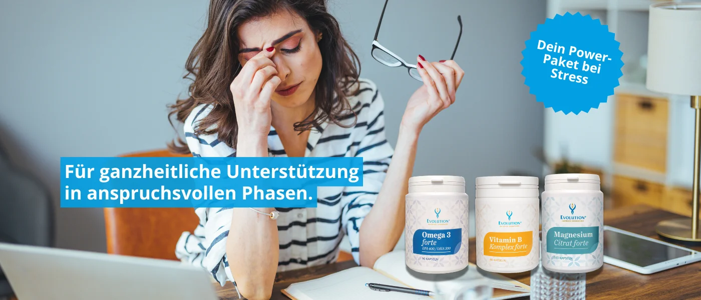 Frau mit Nahrungsergänzungsmitteln für Stressunterstützung.